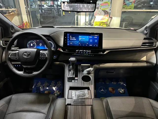 Toyota Granvia — Фото автомобиля 10