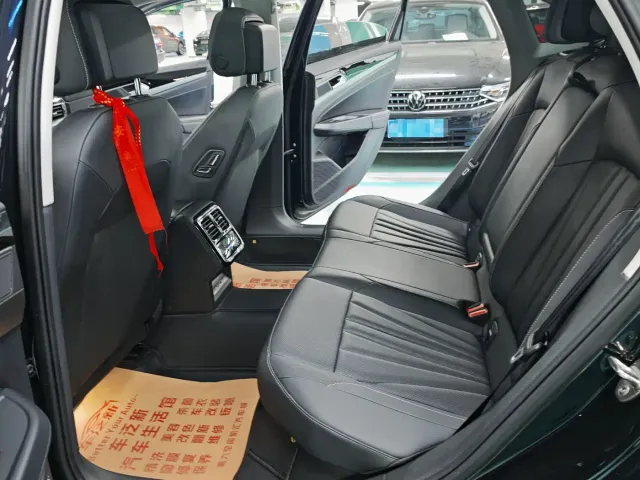 Volkswagen Passat — Фото автомобиля 7