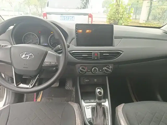 Hyundai Elantra — Фото автомобиля 12