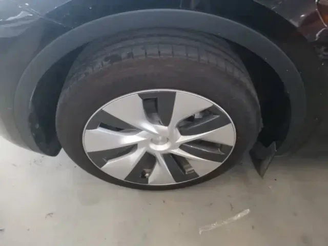 Tesla Model Y — Фото автомобиля 22