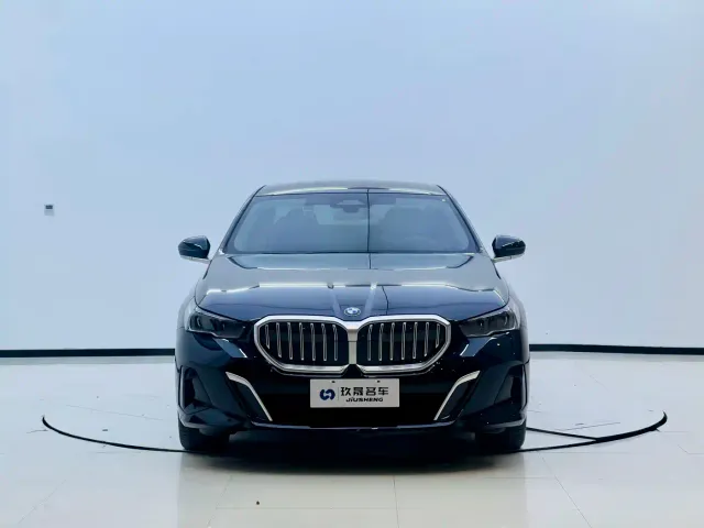 BMW 5 Series — Фото автомобиля 5