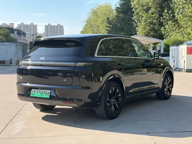 Li Auto L7 — Фото автомобиля 4