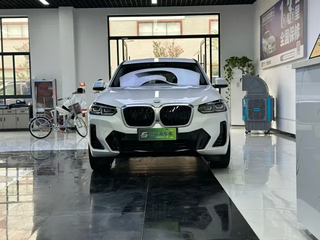 BMW iX3 — Фото автомобиля 2