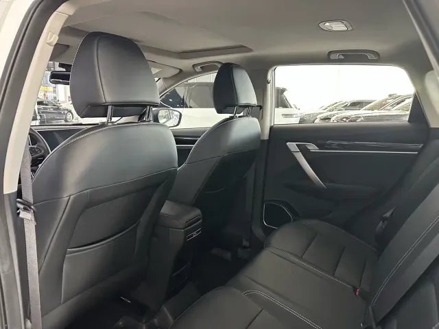 Geely Binyue — Фото автомобиля 9