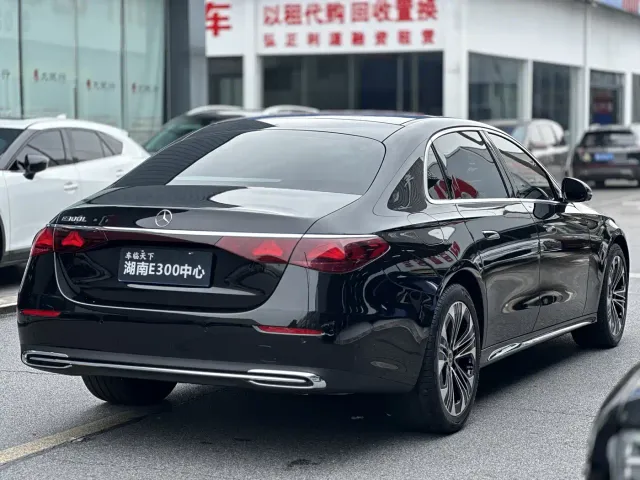 Mercedes-Benz E-Class — Фото автомобиля 16