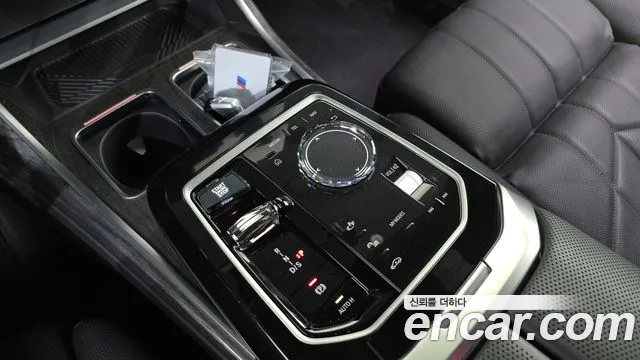 BMW 7-Series 7 серия (G70) 740i xDrive M Sport — Фото автомобиля 9