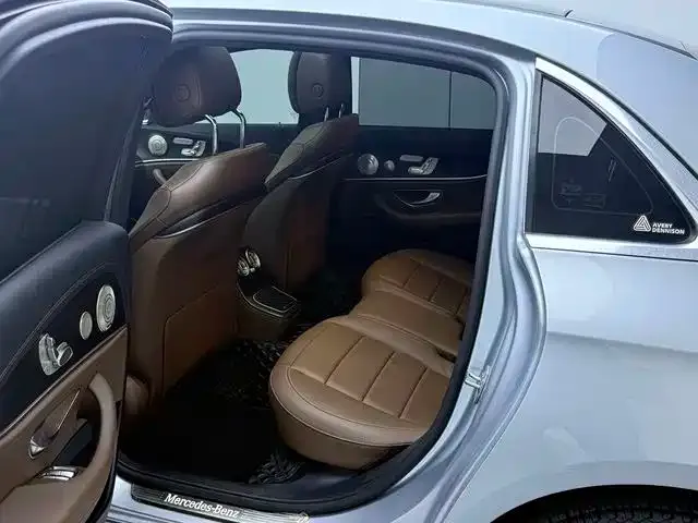 Mercedes-Benz E-Class — Фото автомобиля 17