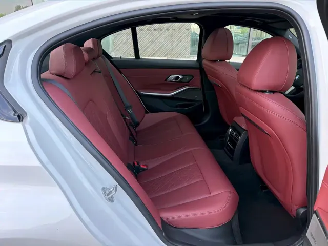 BMW 3 Series — Фото автомобиля 12