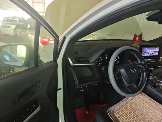 Toyota Granvia — Фото автомобиля 13