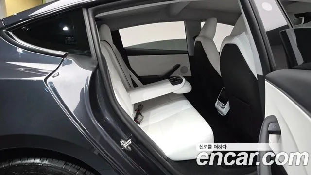 Tesla Model 3 — Фото автомобиля 16