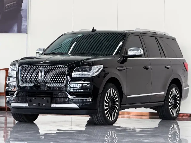Фотография автомобиля — Lincoln Navigator