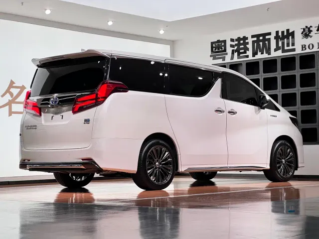 Toyota Alphard — Фото автомобиля 7