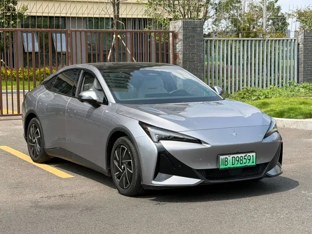 Arcfox Alpha S5 — Фото автомобиля 2