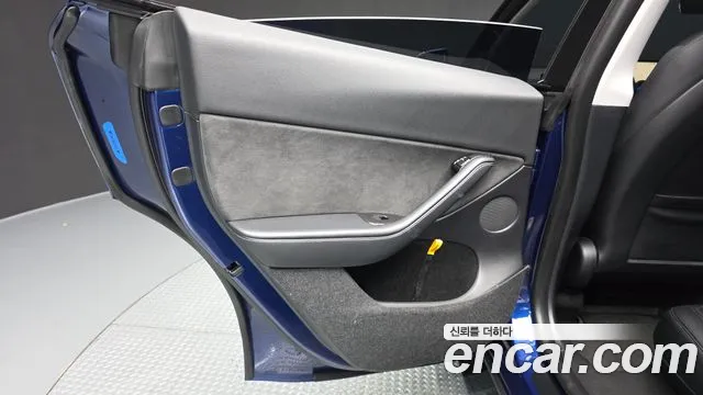 Tesla Model Y — Фото автомобиля 14