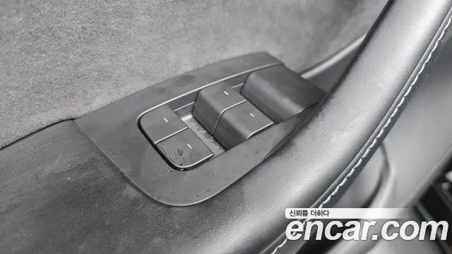 Tesla Model Y — Фото автомобиля 26