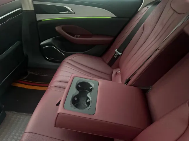 Hongqi H5 — Фото автомобиля 15