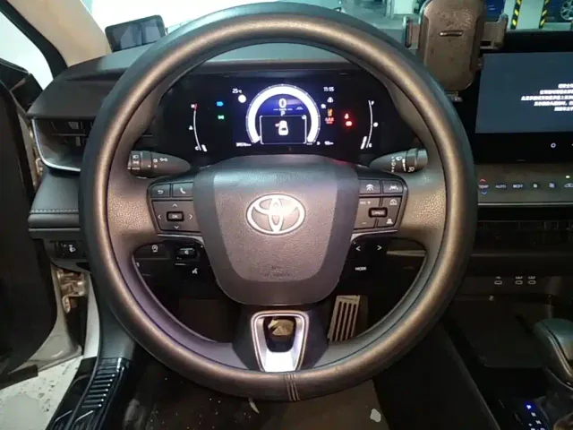 Toyota Camry — Фото автомобиля 10