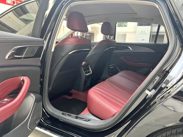 Hongqi H5 — Фото автомобиля 4