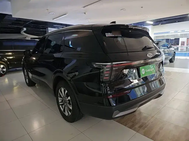 Ford Edge — Фото автомобиля 4