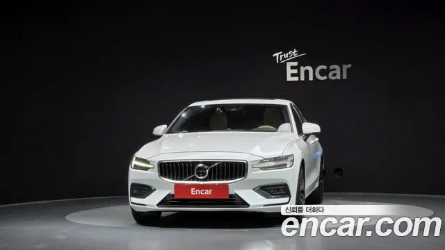 Вольво S60 — Фото автомобиля 3