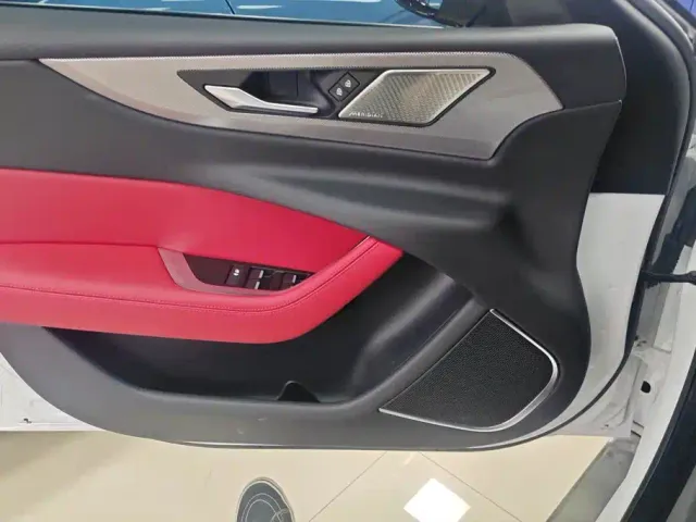 Jaguar XEL — Фото автомобиля 7