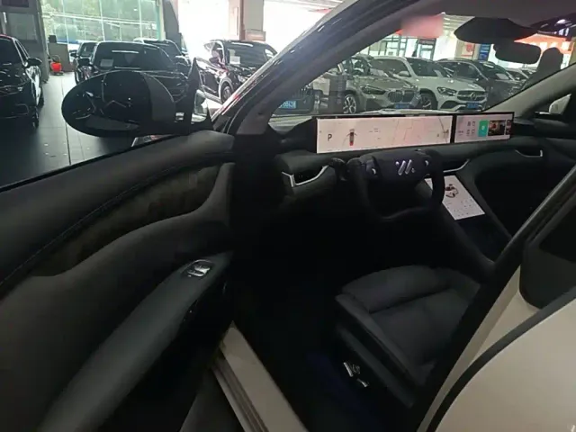 IM Motors LS6 — Фото автомобиля 15