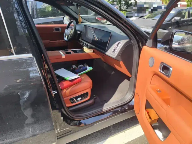 Li Auto L8 — Фото автомобиля 19