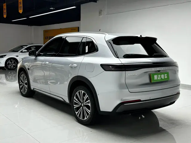 Geely Galaxy Starship 7 EM-i — Фото автомобиля 6