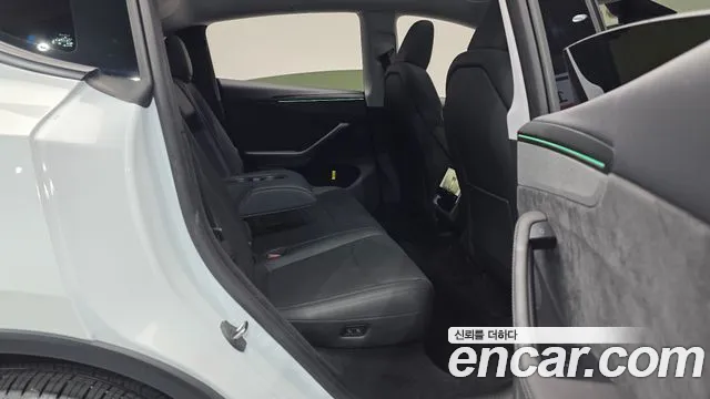 Tesla Model Y — Фото автомобиля 11