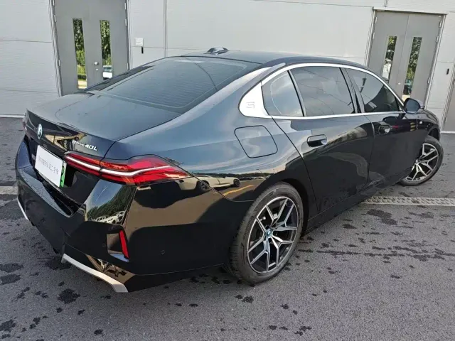 BMW i5 — Фото автомобиля 4
