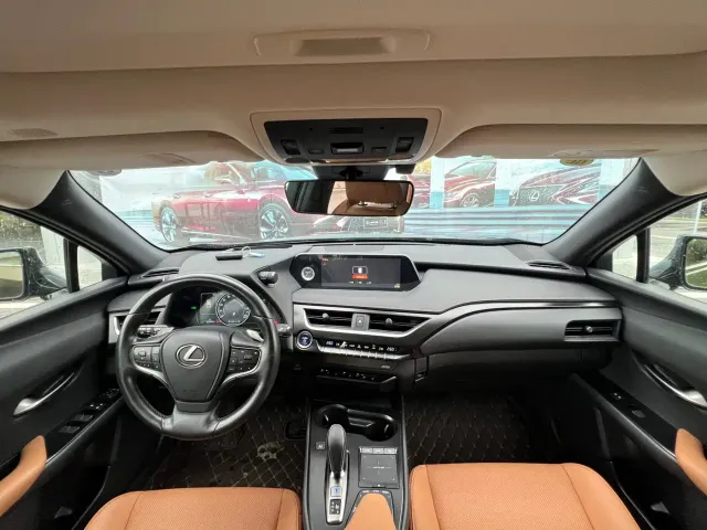 Lexus UX — Фото автомобиля 4