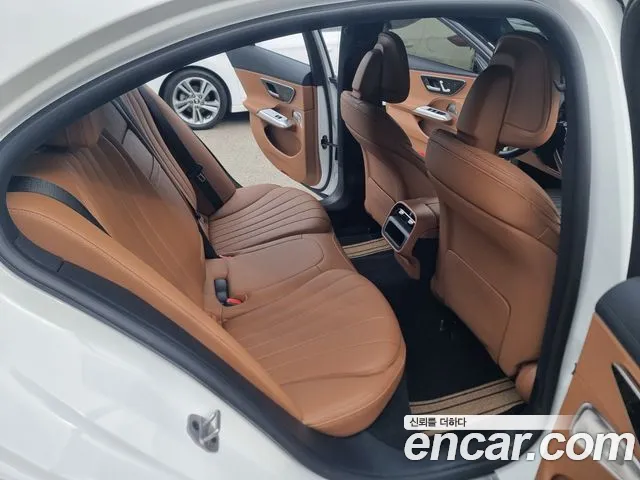 Mercedes-Benz E-Class — Фото автомобиля 12