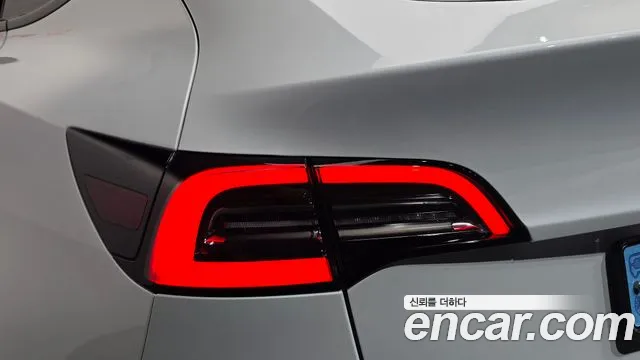 Tesla Model Y — Фото автомобиля 23