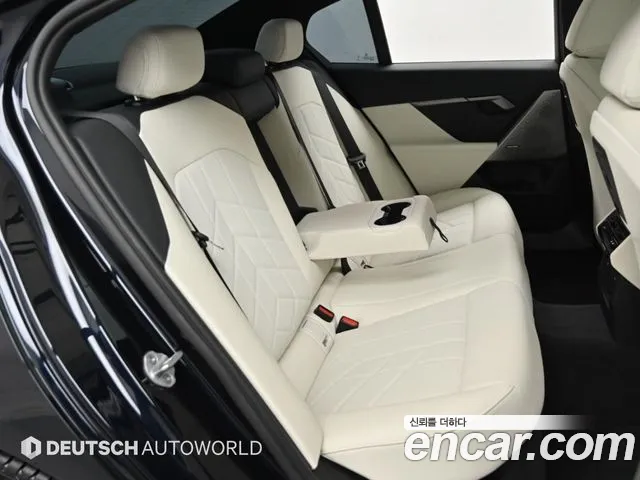 BMW 5 Series G60 — Фото автомобиля 12