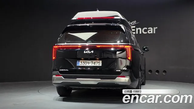 Kia Carnival Generation 4 — Фото автомобиля 4