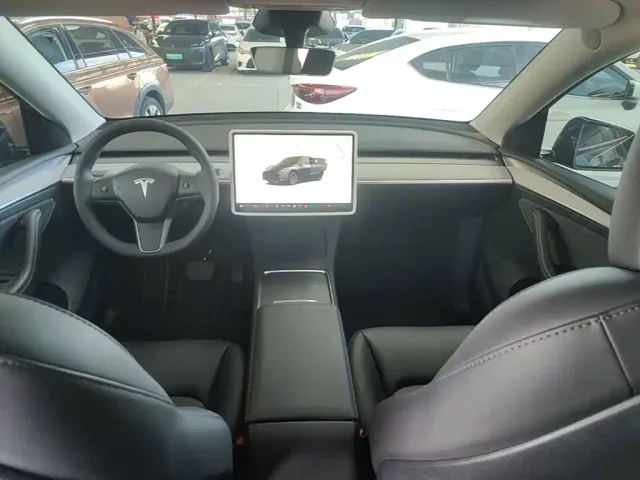 Tesla Model Y — Фото автомобиля 9