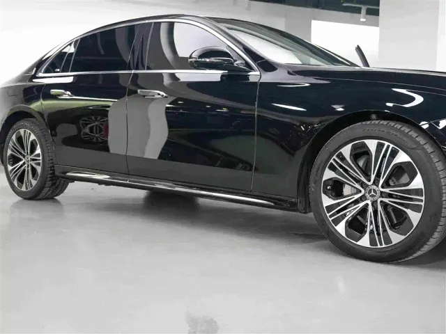 Mercedes-Benz E-Class — Фото автомобиля 14