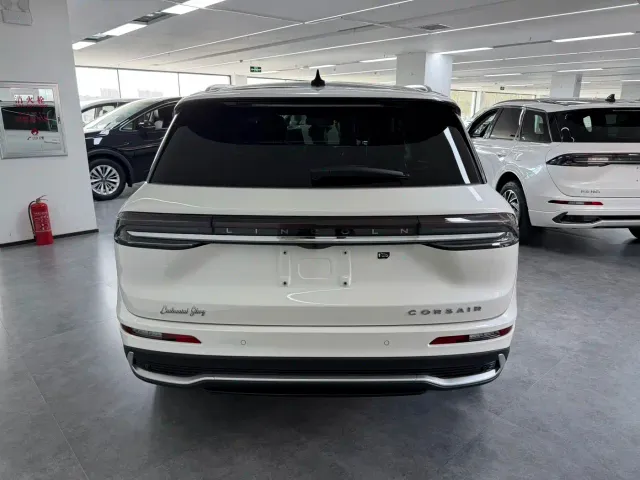 Lincoln Corsair — Фото автомобиля 3