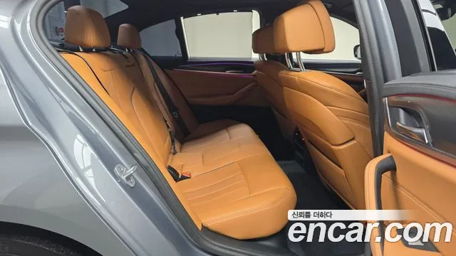 BMW 5 Series G30 — Фото автомобиля 11