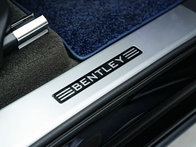 Bentley Bentayga — Фото автомобиля 18