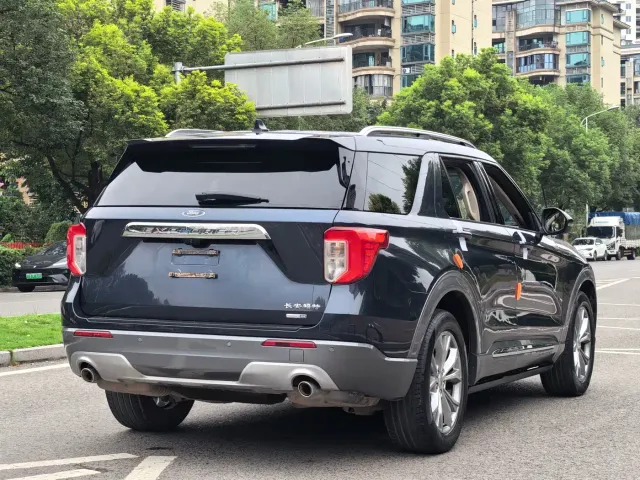 Ford Explorer — Фото автомобиля 17