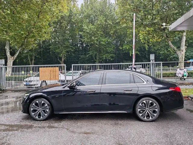 Mercedes-Benz E-Class — Фото автомобиля 16