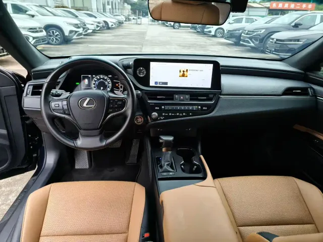 Lexus ES — Фото автомобиля 7