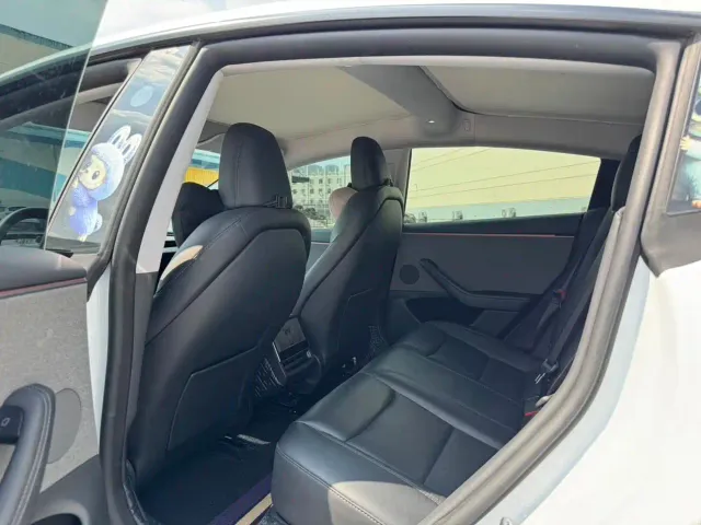 Tesla Model 3 — Фото автомобиля 9
