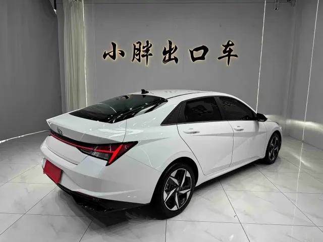 Hyundai Elantra — Фото автомобиля 4
