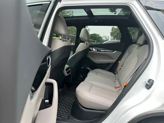 Geely Boyue L — Фото автомобиля 8