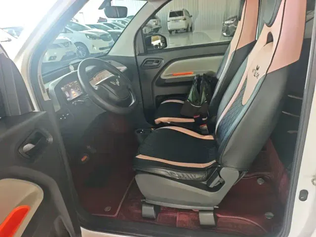 Wuling Hongguang Mini EV — Фото автомобиля 10