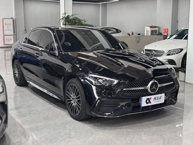 Mercedes-Benz C-Class — Фото автомобиля 3