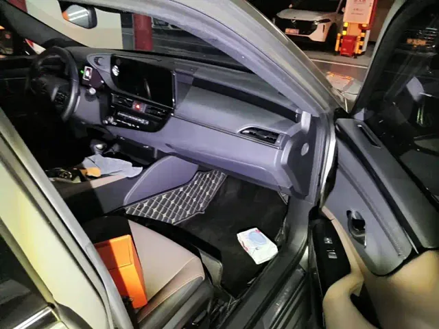 Lexus ES — Фото автомобиля 13