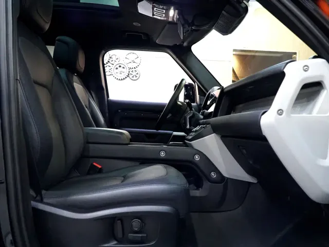 Land Rover Defender — Фото автомобиля 9
